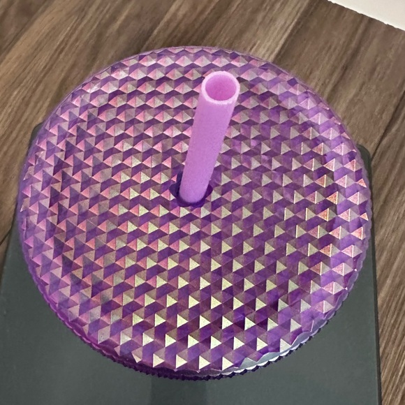 BNWT Starbucks Target exclusive Purple Studded Oil Slick Venti Tumbler - Picture 2 of 3